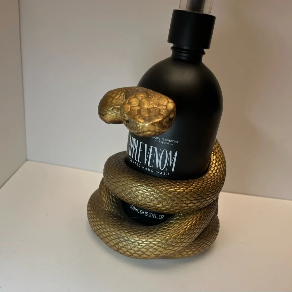 NWT ⚜️🖤⚜️ Asquith & Somerset Apple Venom Scented Hand Wash